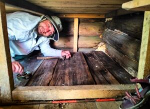 Ремонт підлоги в екопункті під Говерлою