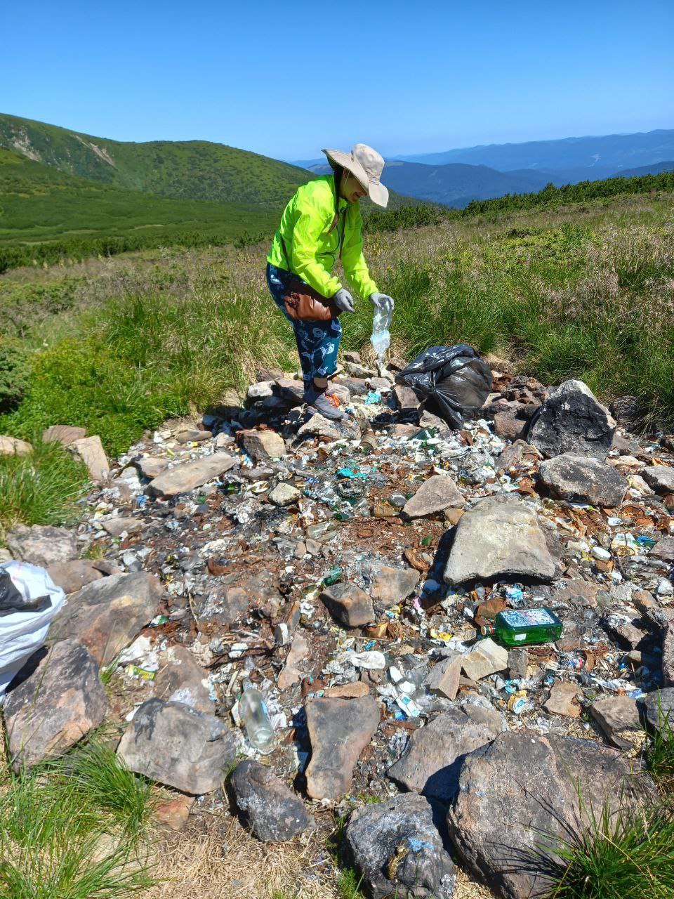 Прибирання на озері Несамовите