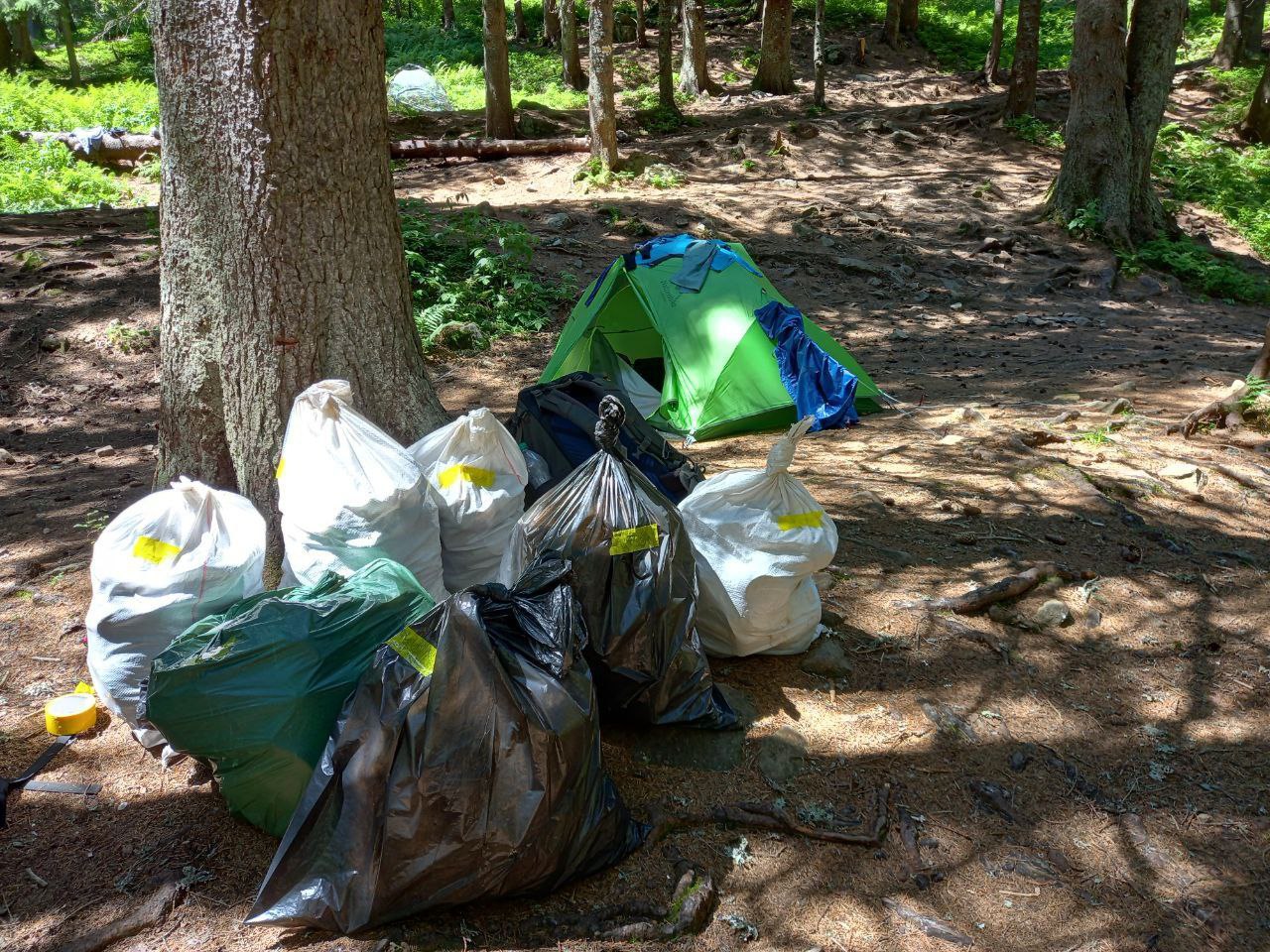 Прибирання на озері Несамовите