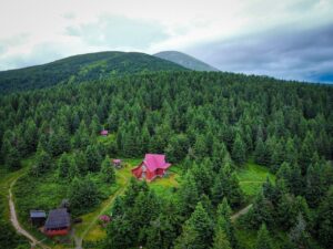 petros-hoverla-hut-painting