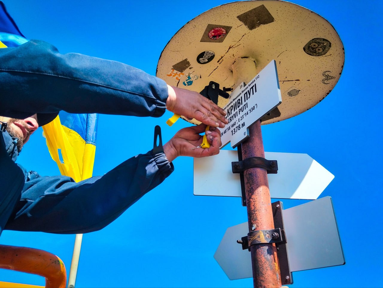replacing-trail-signs-borzhava